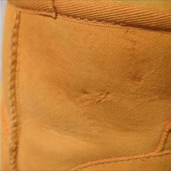 UGG Classic Mini II Short Suede Sheepskin Boots in California Poppy. Size 8 - Picture 9 of 10